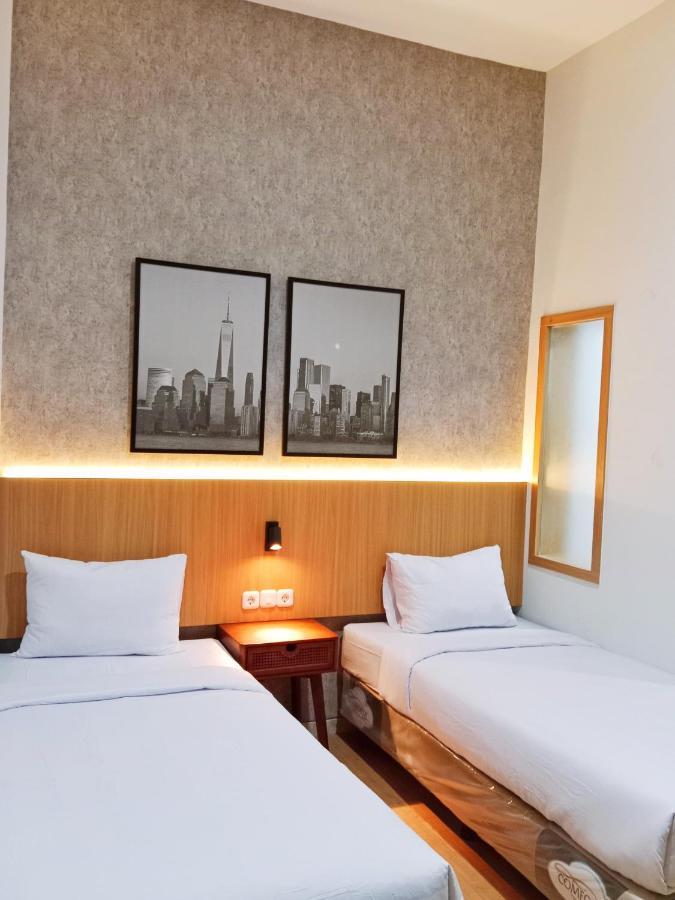 Andita Syariah Hotel Surabaya Exterior photo