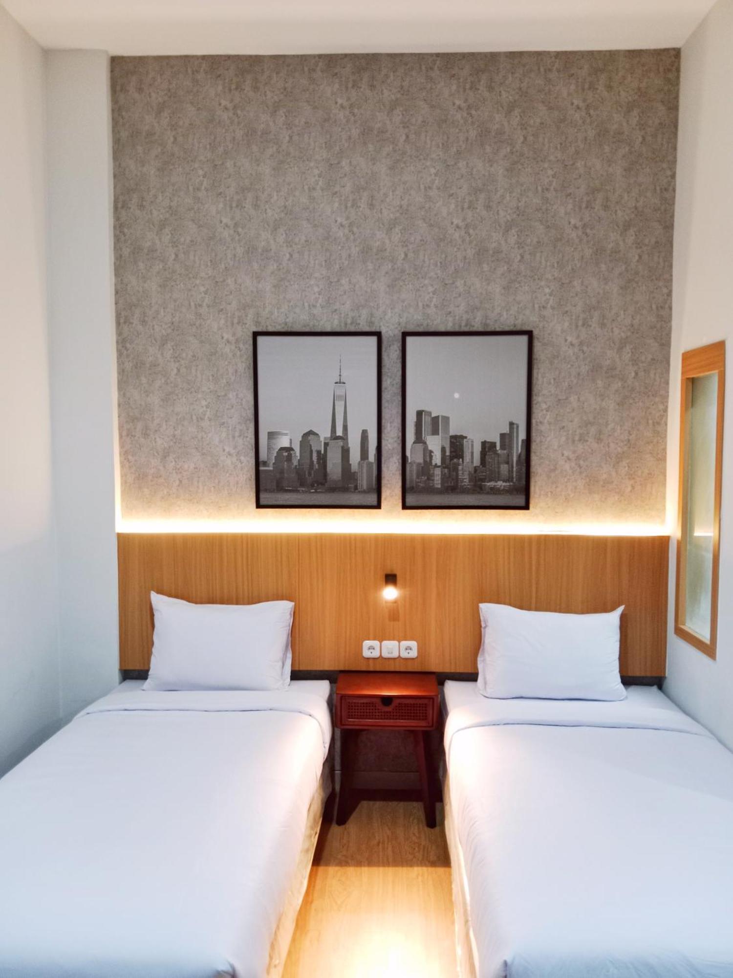 Andita Syariah Hotel Surabaya Exterior photo